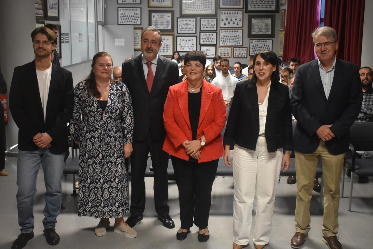 Lorenzana enxalza a alianza estratéxica entre a Universidade de Vigo e Indra pola contribución que terá no desenvolvemento dos sectores aeroespacial e da seguridade e defensa
